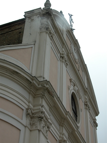 Facciata della chiesa di Santa Maria Assunta.